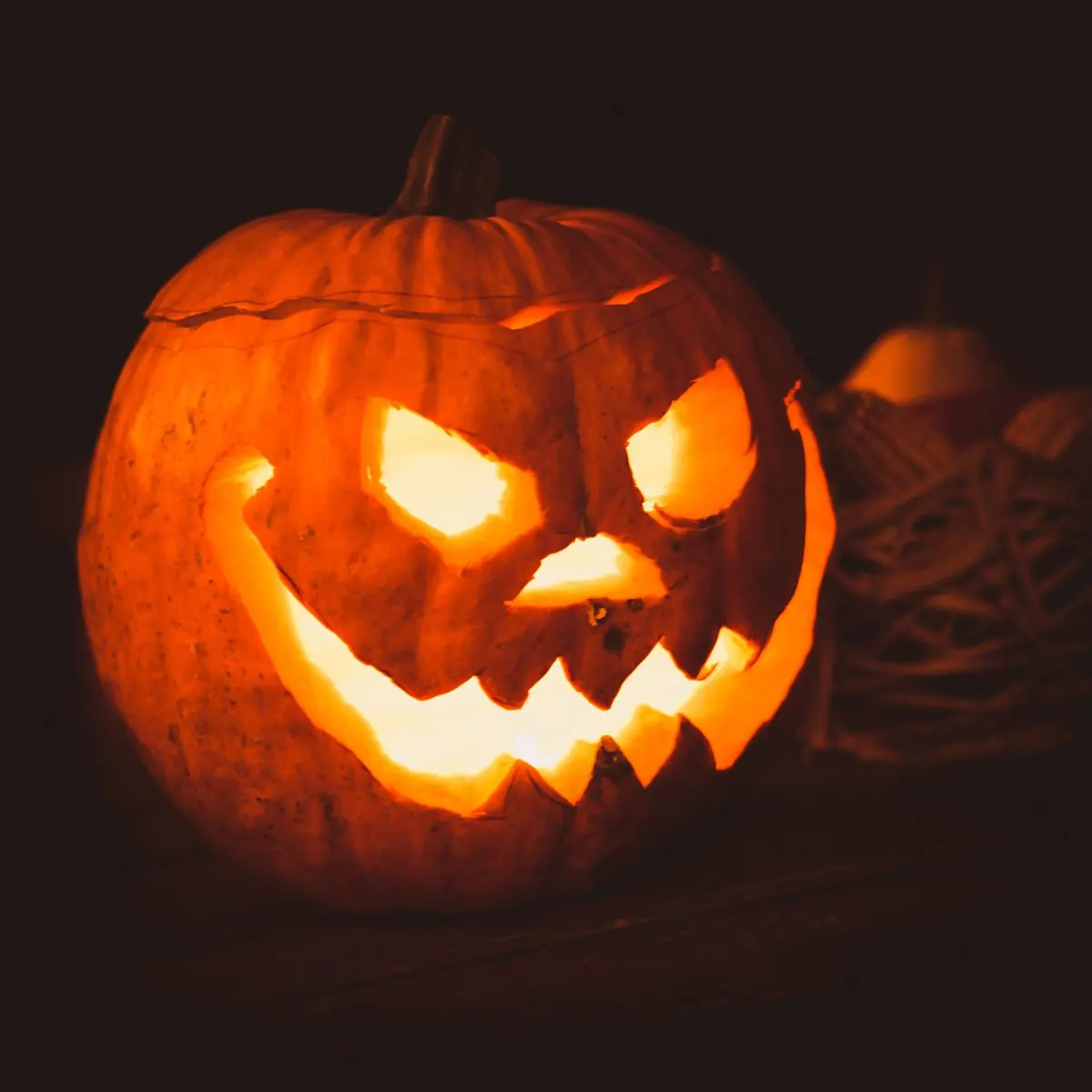 Calabaza tallada con luz adentro